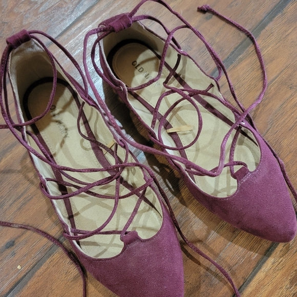 Old Navy flats - Picture 2 of 7